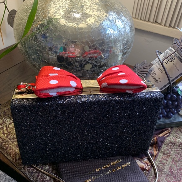 kate spade Handbags - Auth. KATE SPADE Minnie Mousse glitter box Crosby